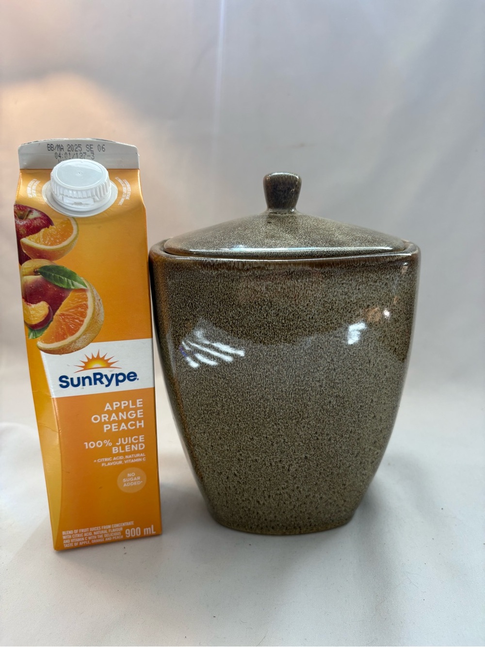 Glazed ceramic lid canister